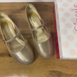 Cupcake Couture Shimmering Gold Dress Shoes for Kids, Size 3 Great Condition